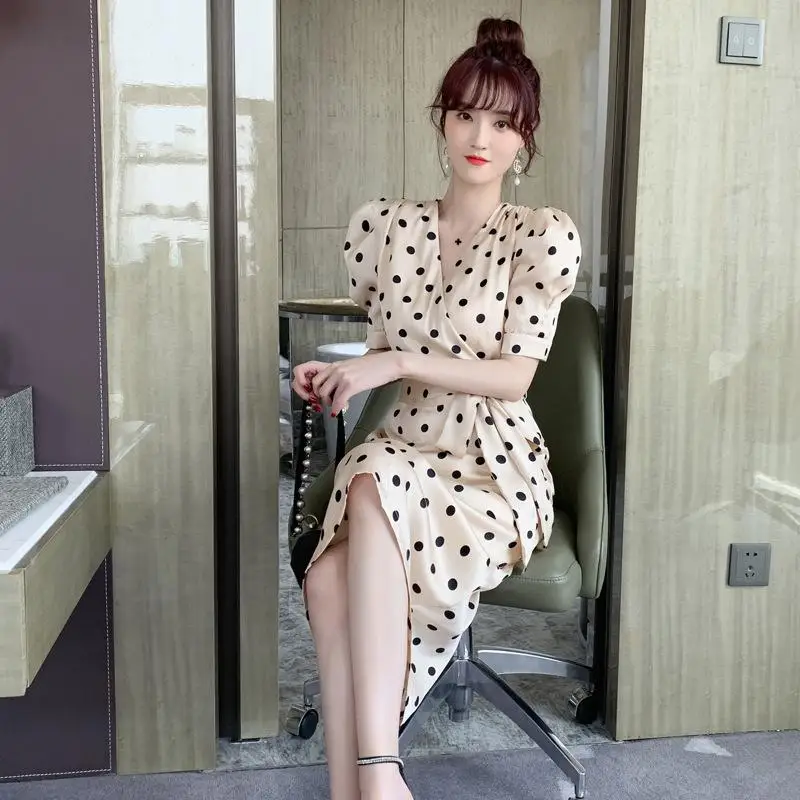 Summer new style temperament puff sleeve polka dot satin waist slimming dress medium length
Summer new style temperament puff sleeve polka dot satin waist slimming dress medium length