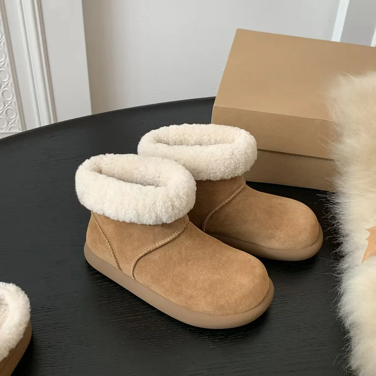 Зимние сапоги в стиле ретро, женские ботильоны с короткими рукавами на толстой подошве, новинка 2025, стильная флисовая хлопковая обувь, замшевые туфли для хлеба
Зимние сапоги в стиле ретро, женские ботильоны с короткими рукавами на толстой подошве, новинка 2025, стильная флисовая хлопковая обувь, замшевые туфли для хлеба
