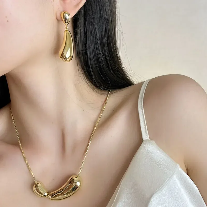 Fashion water drop new light luxury high sense simple versatile personalized plain earrings
Fashion water drop new light luxury high sense simple versatile personalized plain earrings