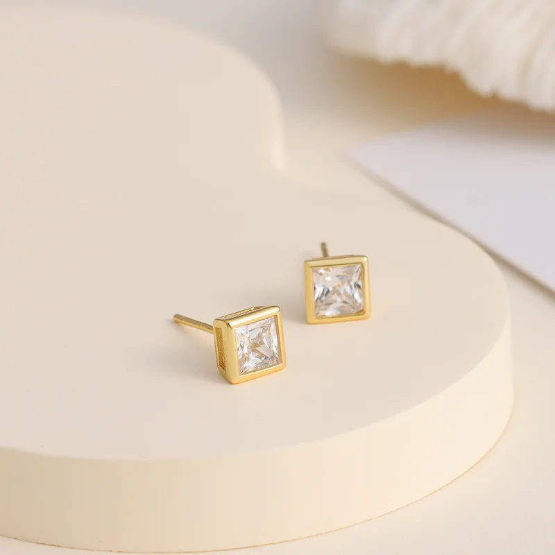 Classic OOTD Accessories Cube Light Luxury Jewelry 925 Sterling Silver Zircon Stud Earrings Anniversary Gift For Women Y2K
Classic OOTD Accessories Cube Light Luxury Jewelry 925 Sterling Silver Zircon Stud Earrings Anniversary Gift For Women Y2K