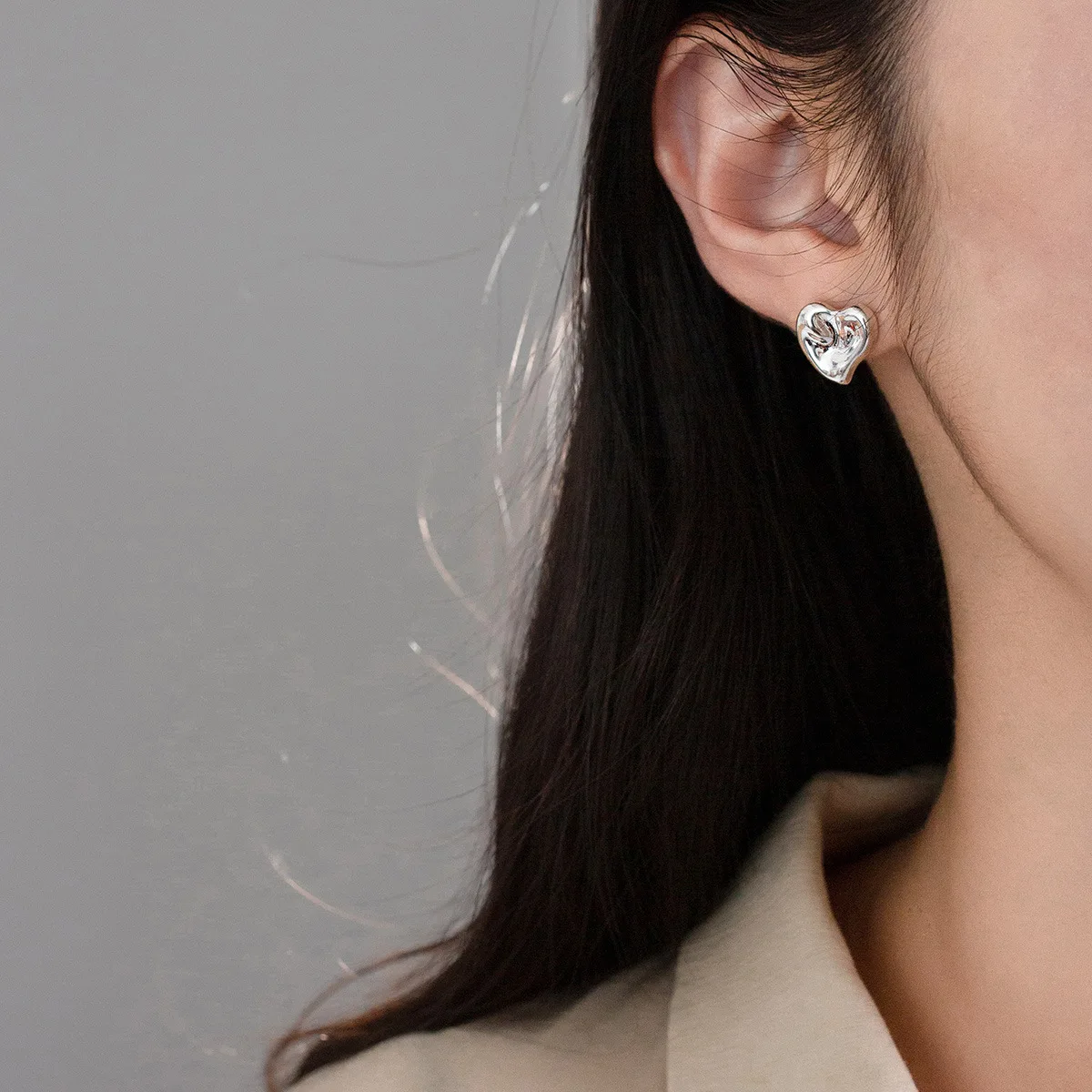 925 Silver Luxury Jewelry Heart Piercing Stud Earrings For Women Wedding Engagement Wholesale Prevent Allergies
925 Silver Luxury Jewelry Heart Piercing Stud Earrings For Women Wedding Engagement Wholesale Prevent Allergies