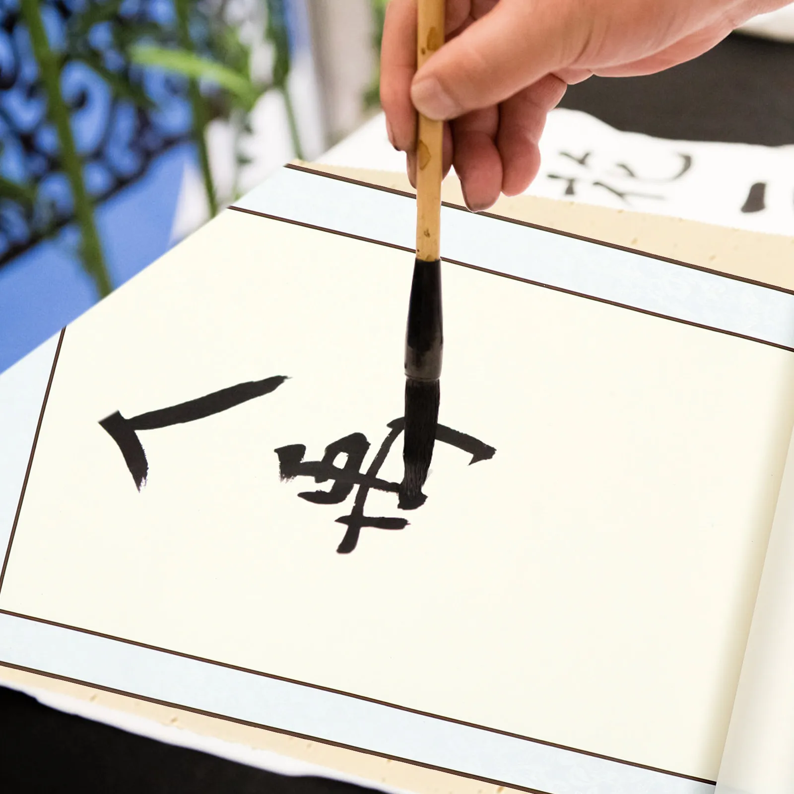 Art Wall Scroll Chinese Calligraphy Paper Mounting Sumi Hanging Rice Roll Xuan Blank Writing Frame Prop for Painting Decoration
Art Wall Scroll Chinese Calligraphy Paper Mounting Sumi Hanging Rice Roll Xuan Blank Writing Frame Prop for Painting Decoration