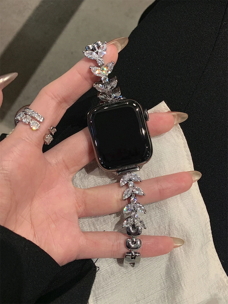 Роскошный металлический ремешок «рыбий хвост» со стразами для Apple Watch Band 41 мм 38 мм 40 мм 45 мм 44 42, ремешок для iwatch 8 7 SE 6 5 4 3, браслет для девушек
Роскошный металлический ремешок «рыбий хвост» со стразами для Apple Watch Band 41 мм 38 мм 40 мм 45 мм 44 42, ремешок для iwatch 8 7 SE 6 5 4 3, браслет для девушек