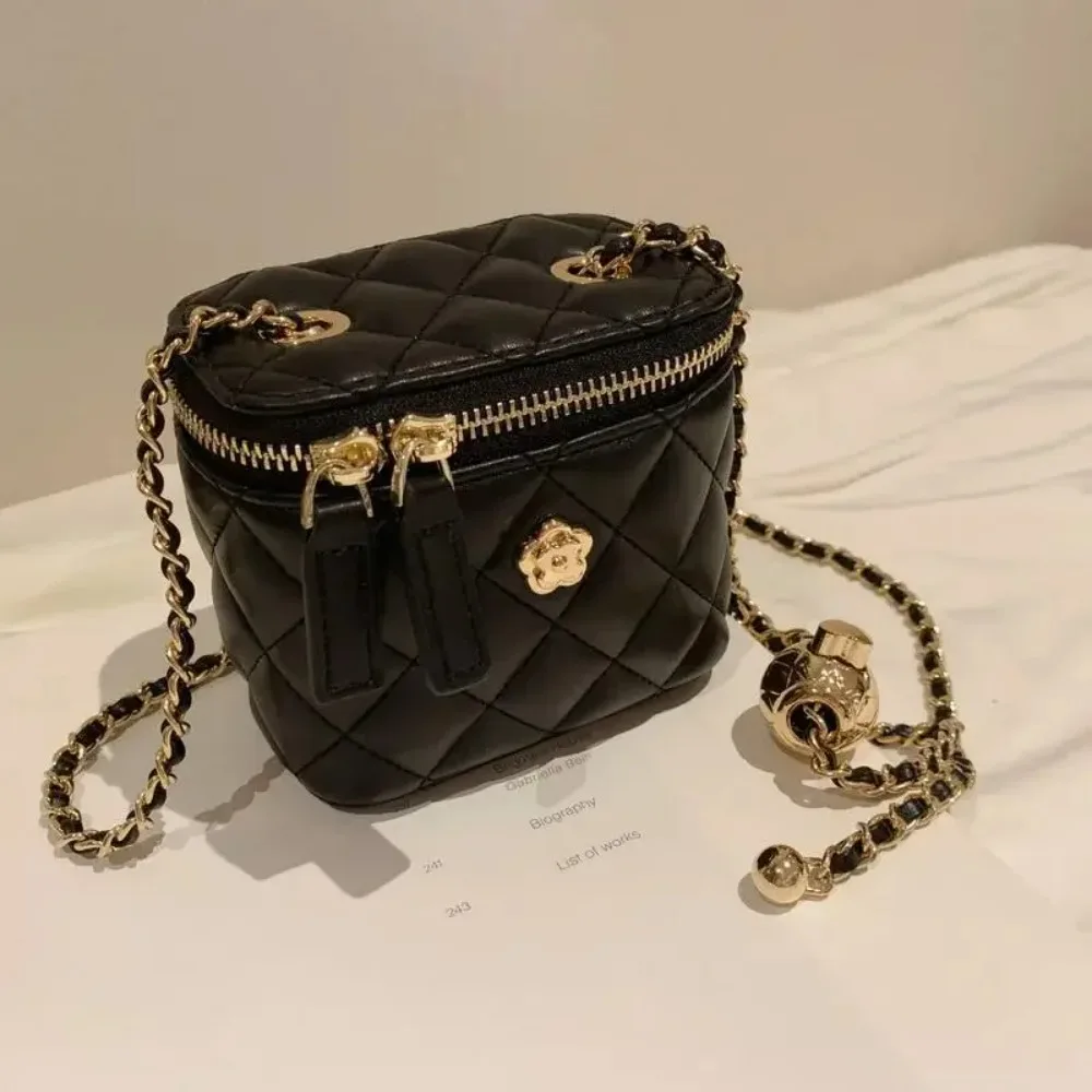 2026 new mini shoulder bag Camellia lingeries chain box small bag for women shoulder bag crossbody bag
2026 new mini shoulder bag Camellia lingeries chain box small bag for women shoulder bag crossbody bag