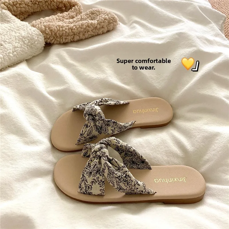 Korean Style Floral Soft Summer Outdoor Slippers Women's Flat Heel Anti-Slip Sandals for Park Walking Comfortable Breathable
Korean Style Floral Soft Summer Outdoor Slippers Women's Flat Heel Anti-Slip Sandals for Park Walking Comfortable Breathable