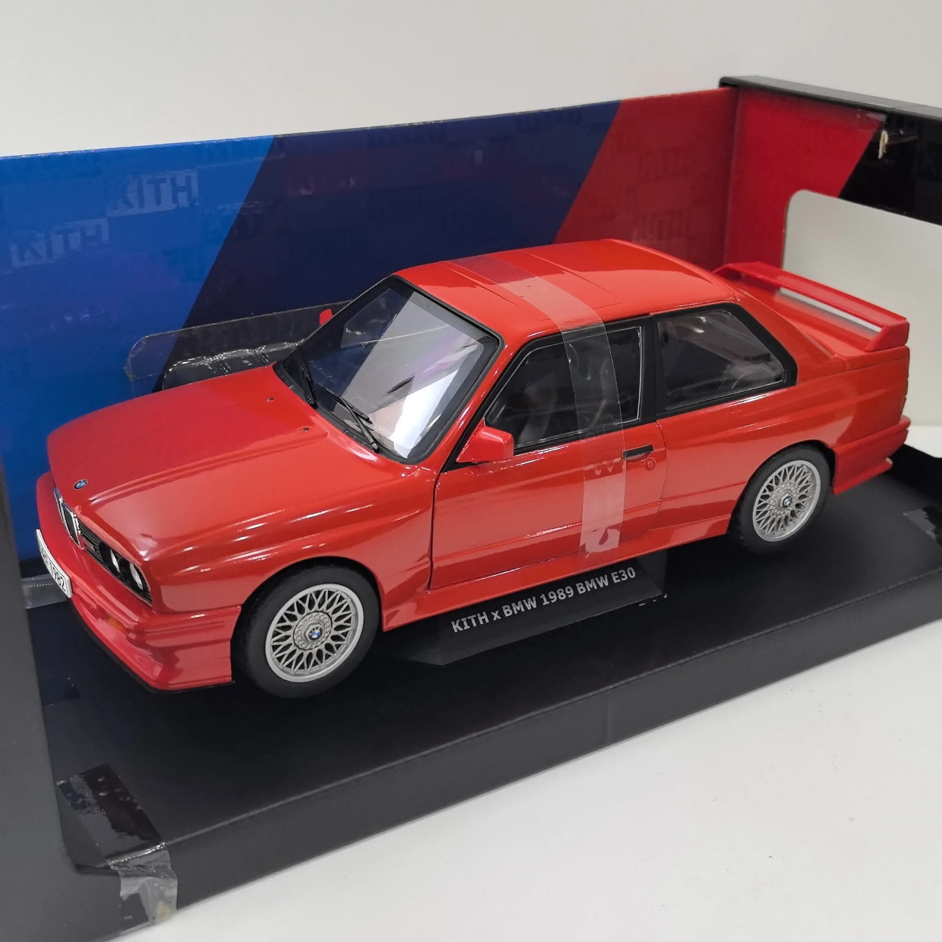 Diecast SOLIDO 1/18 Scale BMW M3 E30 1989 KITH BMW Alloy Car Model Collectible Toy Gift Souvenir Display Ornament
Diecast SOLIDO 1/18 Scale BMW M3 E30 1989 KITH BMW Alloy Car Model Collectible Toy Gift Souvenir Display Ornament