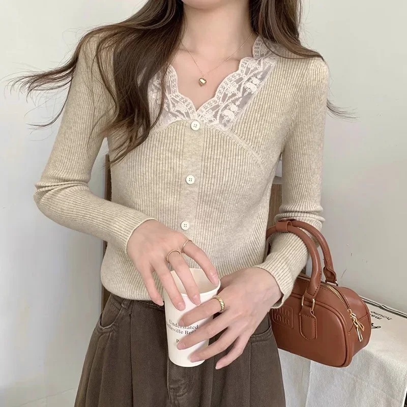 Spring/Autumn New Exquisite High Quality Lace V-neck Long Sleeves Knitted Sweater Original Design Loose Fashion Sexy Women's Top
Spring/Autumn New Exquisite High Quality Lace V-neck Long Sleeves Knitted Sweater Original Design Loose Fashion Sexy Women's Top