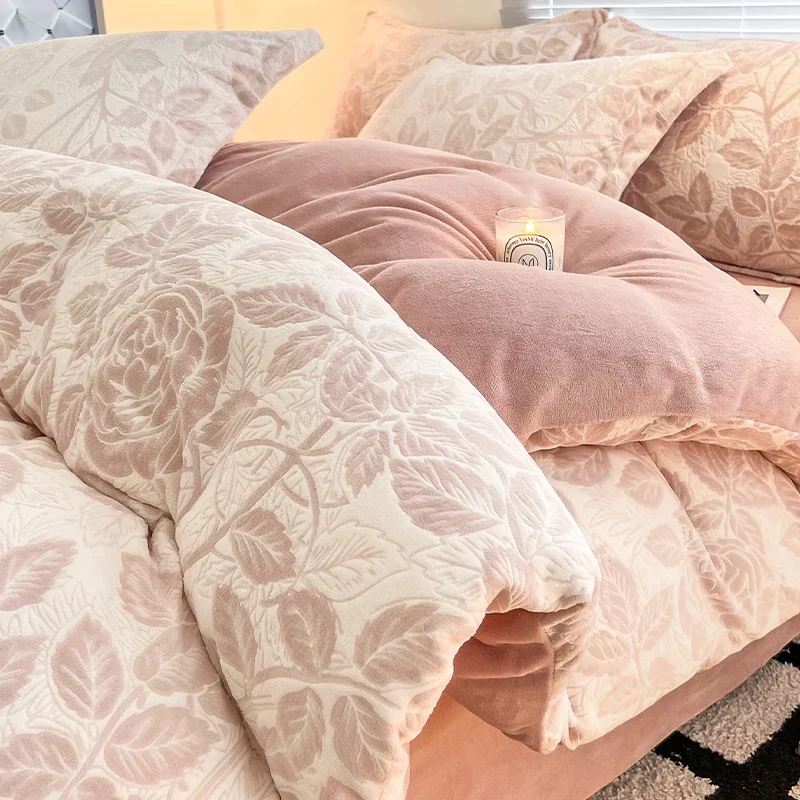 Four-piece double-sided color matching thickened fleece autumn winter bed sheet quilt cover household new Chinese simple bedding
Four-piece double-sided color matching thickened fleece autumn winter bed sheet quilt cover household new Chinese simple bedding