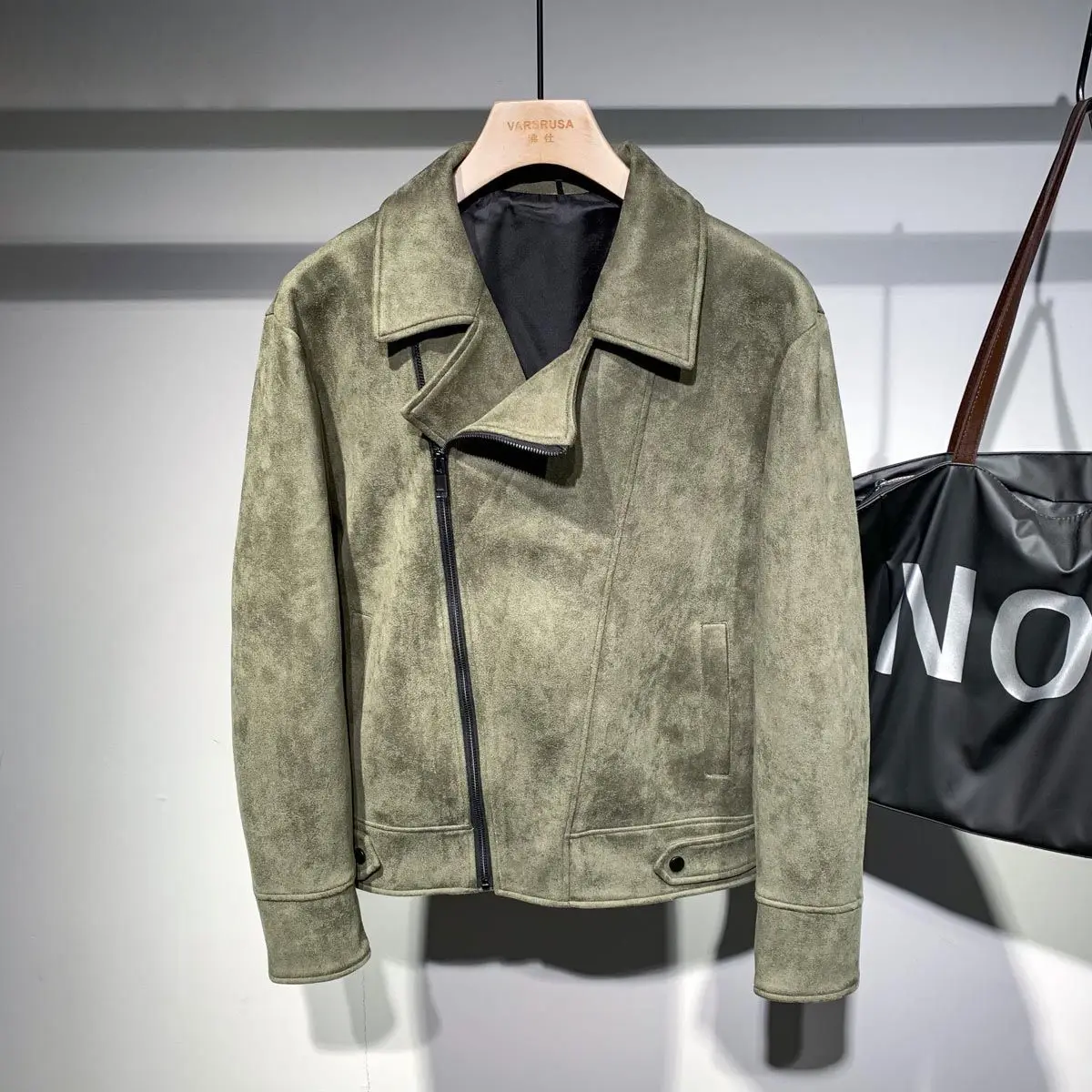 Замшевая однобортная осенне-зимняя куртка унисекс в готическом стиле с воротником-стойкой и длинными рукавами, короткое пальто с принтом, свободные топы
Замшевая однобортная осенне-зимняя куртка унисекс в готическом стиле с воротником-стойкой и длинными рукавами, короткое пальто с принтом, свободные топы