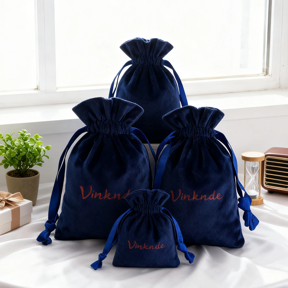 Подарочные пакеты с персонализированным логотипом на шнурке, темно-синие бархатные кольца, упаковка для хранения ювелирных изделий, сумки для шикарной косметики, свадебного макияжа
Подарочные пакеты с персонализированным логотипом на шнурке, темно-синие бархатные кольца, упаковка для хранения ювелирных изделий, сумки для шикарной косметики, свадебного макияжа