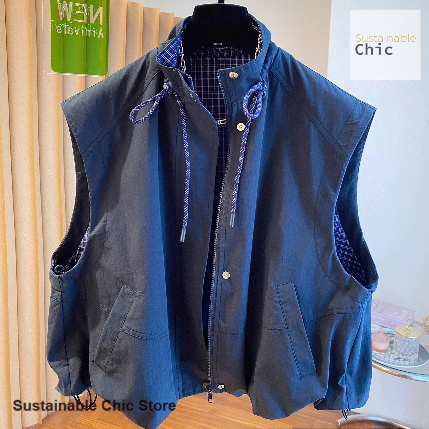 American tooling hooded solid color vest women's spring and autumn new plus size stand collar wearing loose sleeveless vest.
American tooling hooded solid color vest women's spring and autumn new plus size stand collar wearing loose sleeveless vest.