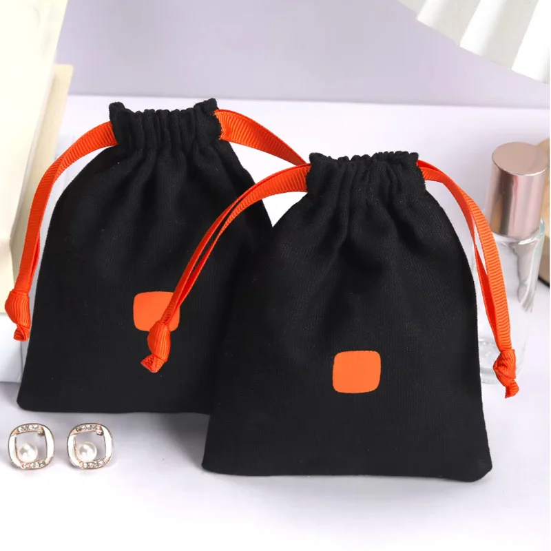 High End OEM/ODM Eco-friendly Canvas Drawstring Bag Custom Logo Screen Printed Jewlery Cosmetic Perfume Gift Cotton Pouch
High End OEM/ODM Eco-friendly Canvas Drawstring Bag Custom Logo Screen Printed Jewlery Cosmetic Perfume Gift Cotton Pouch