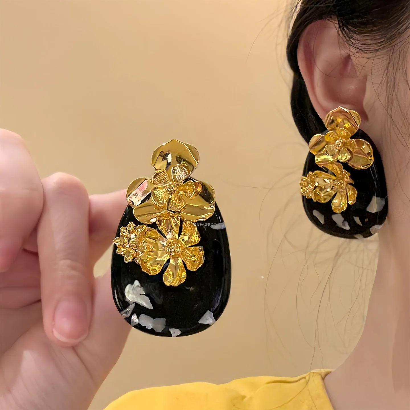 Vintage Statement Big Fashion Metallic Resin Black Dangle Earrings 2025 New Women Jewelry
Vintage Statement Big Fashion Metallic Resin Black Dangle Earrings 2025 New Women Jewelry