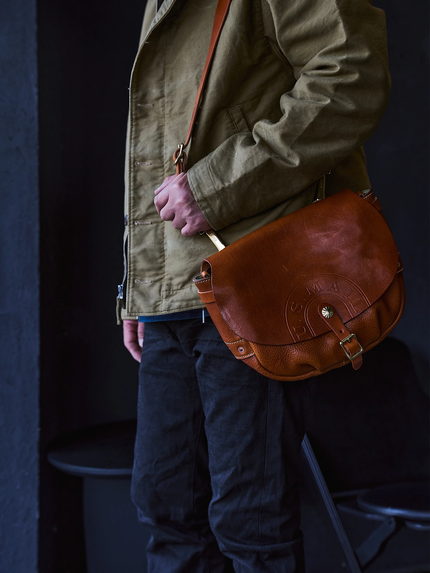 PNDME vintage organizer designer handmade tanned cowhide men's messenger bag outdoor daily work real leather shoulder bag
PNDME vintage organizer designer handmade tanned cowhide men's messenger bag outdoor daily work real leather shoulder bag