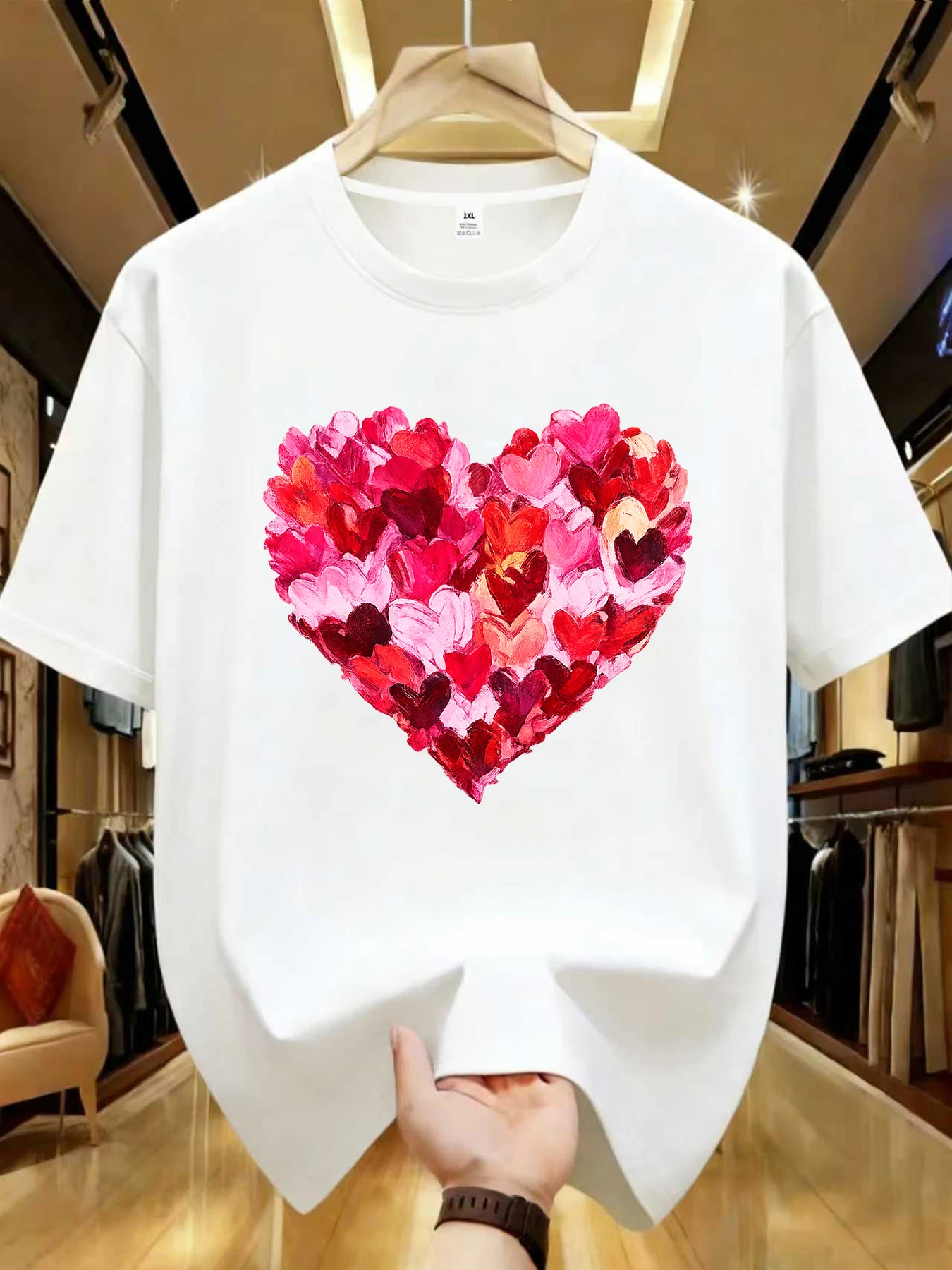 【WDS01506】Creative heart-shaped printed plus size women's round neck Tee summer casual short sleeved street fashion versatile
【WDS01506】Creative heart-shaped printed plus size women's round neck Tee summer casual short sleeved street fashion versatile