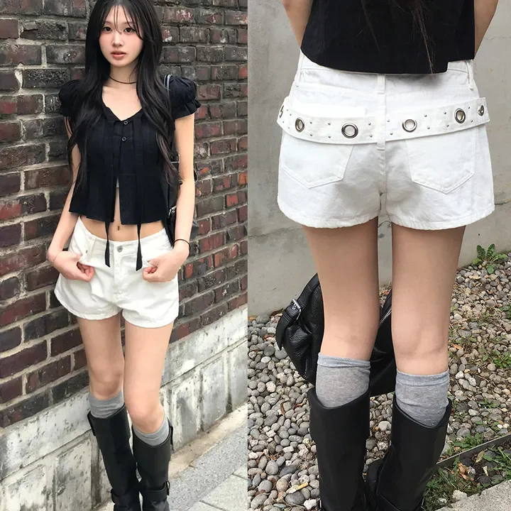 Casual High Waist Straight Leg Jeans Shorts Pure Color Metal Button Women's Summer Fashionable Shorts Cotton Denim
Casual High Waist Straight Leg Jeans Shorts Pure Color Metal Button Women's Summer Fashionable Shorts Cotton Denim