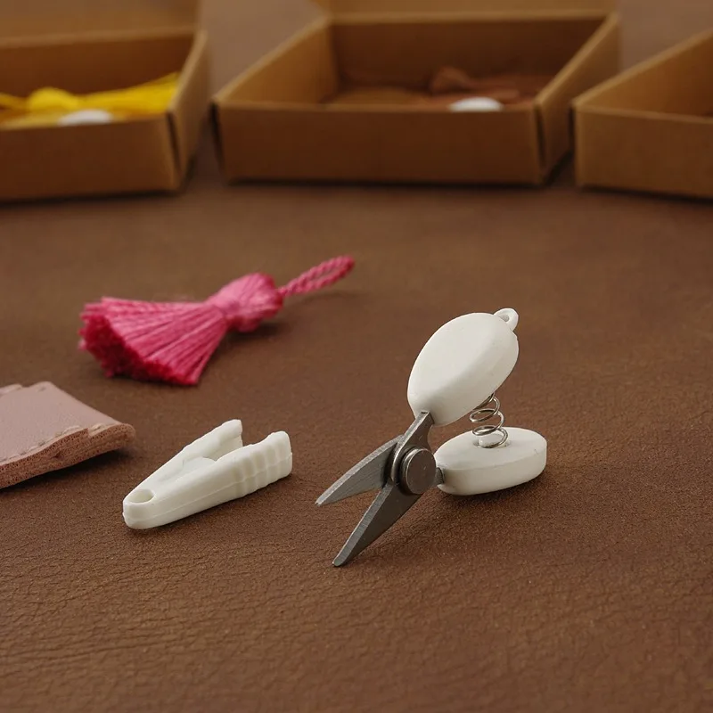 Style Ultra-compact Pocket Thread Snips Creative Art Mini High Precision Scissors for Sewing Craft DIY Handmade Supplie
Style Ultra-compact Pocket Thread Snips Creative Art Mini High Precision Scissors for Sewing Craft DIY Handmade Supplie