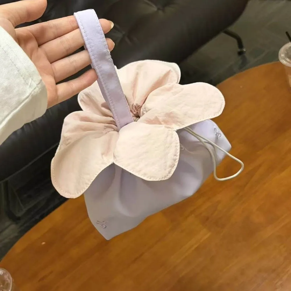 Cute Sweet Flower Drawstring Handbag Polyester Bow Printed Polka Dot Tote Bag Lightweight Polka Dot Storage Bag Daily Use
Cute Sweet Flower Drawstring Handbag Polyester Bow Printed Polka Dot Tote Bag Lightweight Polka Dot Storage Bag Daily Use