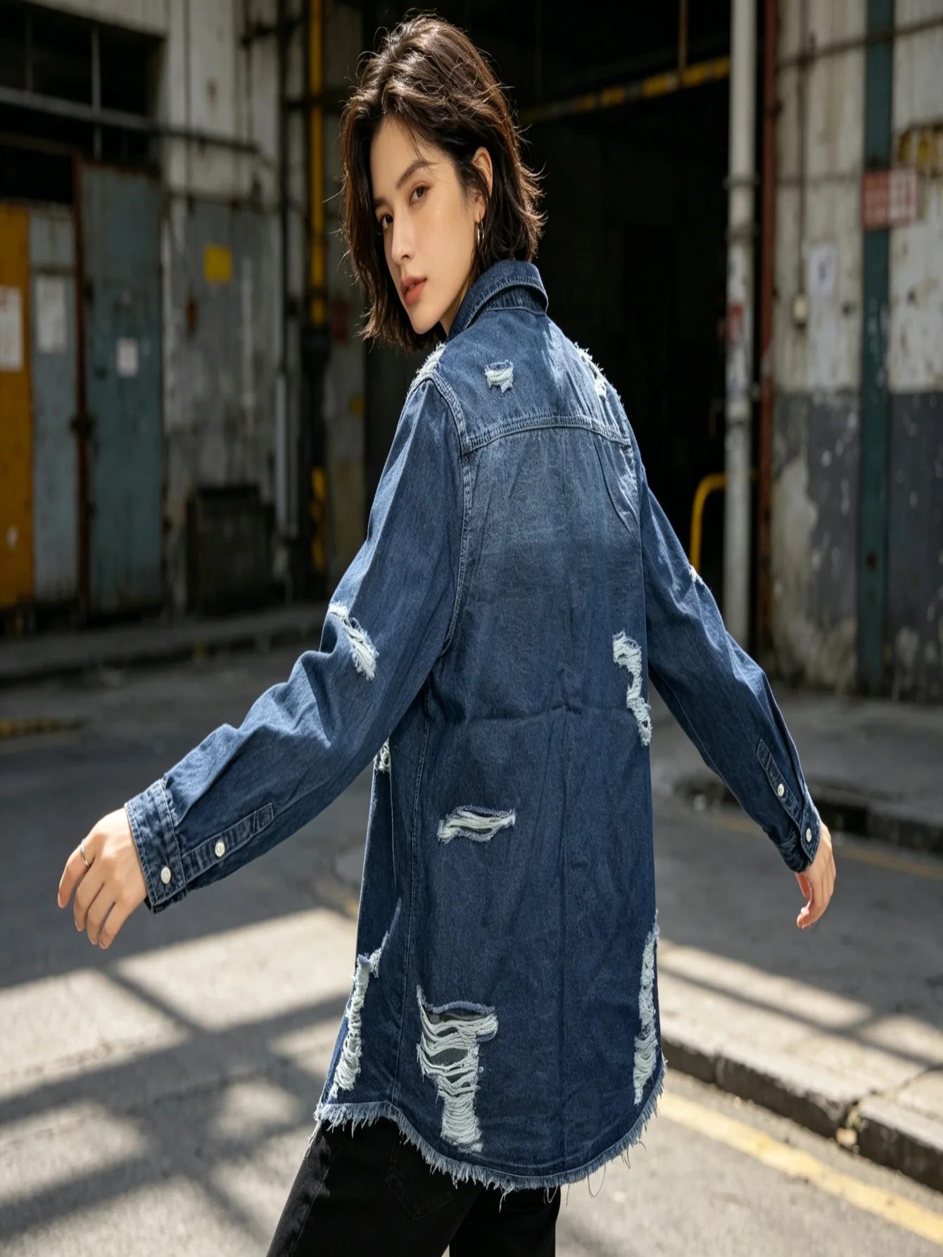 1 piece of men's ripped blue denim jacket, trendy and versatile, suitable for daily wear in all seasons
1 piece of men's ripped blue denim jacket, trendy and versatile, suitable for daily wear in all seasons