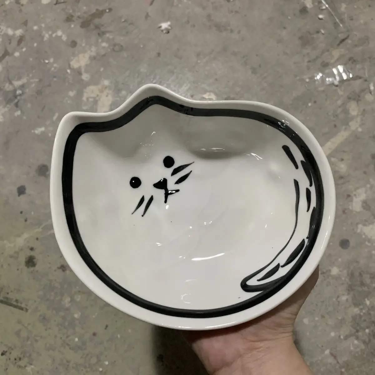 Cute Dish Underglaze Color Household Tableware Cat Ceramic Cat Design Bowl Small Fish Bowl Dim Sum Dish Household Decorations
Cute Dish Underglaze Color Household Tableware Cat Ceramic Cat Design Bowl Small Fish Bowl Dim Sum Dish Household Decorations