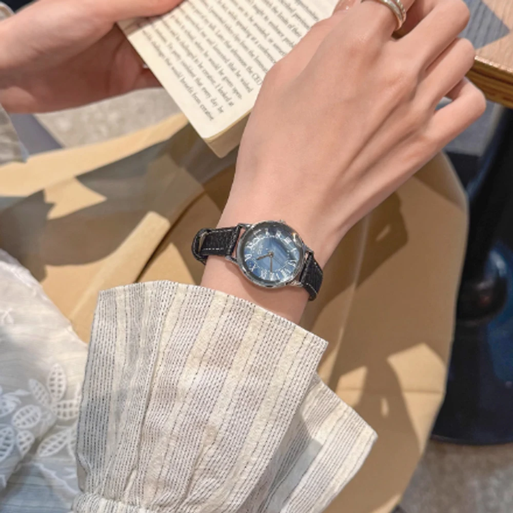 Fashion temperament minimalist luxury disc belt with quartz women's watch for women‘s girl party gift jewlry wholesale
Fashion temperament minimalist luxury disc belt with quartz women's watch for women‘s girl party gift jewlry wholesale