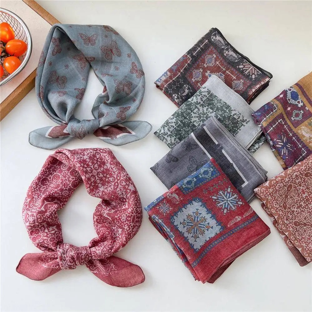 Retro Silk Scarf Women's Spring Summer Travel Versatile Headscarf Necktie Small Square Scarf Versatile All Seasons Scarf
Retro Silk Scarf Women's Spring Summer Travel Versatile Headscarf Necktie Small Square Scarf Versatile All Seasons Scarf