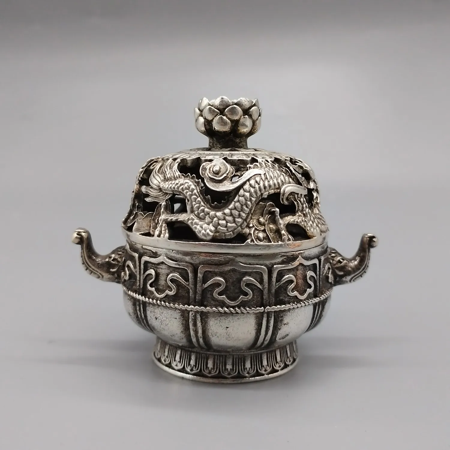 Home crafts Silver Plated White Copper Small Ornaments With Exquisite Workmanship and Beautiful Appearance
Home crafts Silver Plated White Copper Small Ornaments With Exquisite Workmanship and Beautiful Appearance