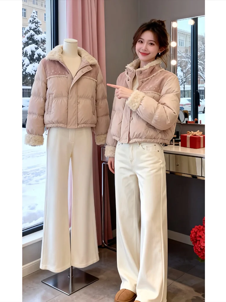 Розовая пушистая короткая пуховая куртка для женщин: модное комбинированное пальто из меха и хлопка, теплое, молодежное, в корейском стиле, свободного кроя, зимняя верхняя одежда
Розовая пушистая короткая пуховая куртка для женщин: модное комбинированное пальто из меха и хлопка, теплое, молодежное, в корейском стиле, свободного кроя, зимняя верхняя одежда