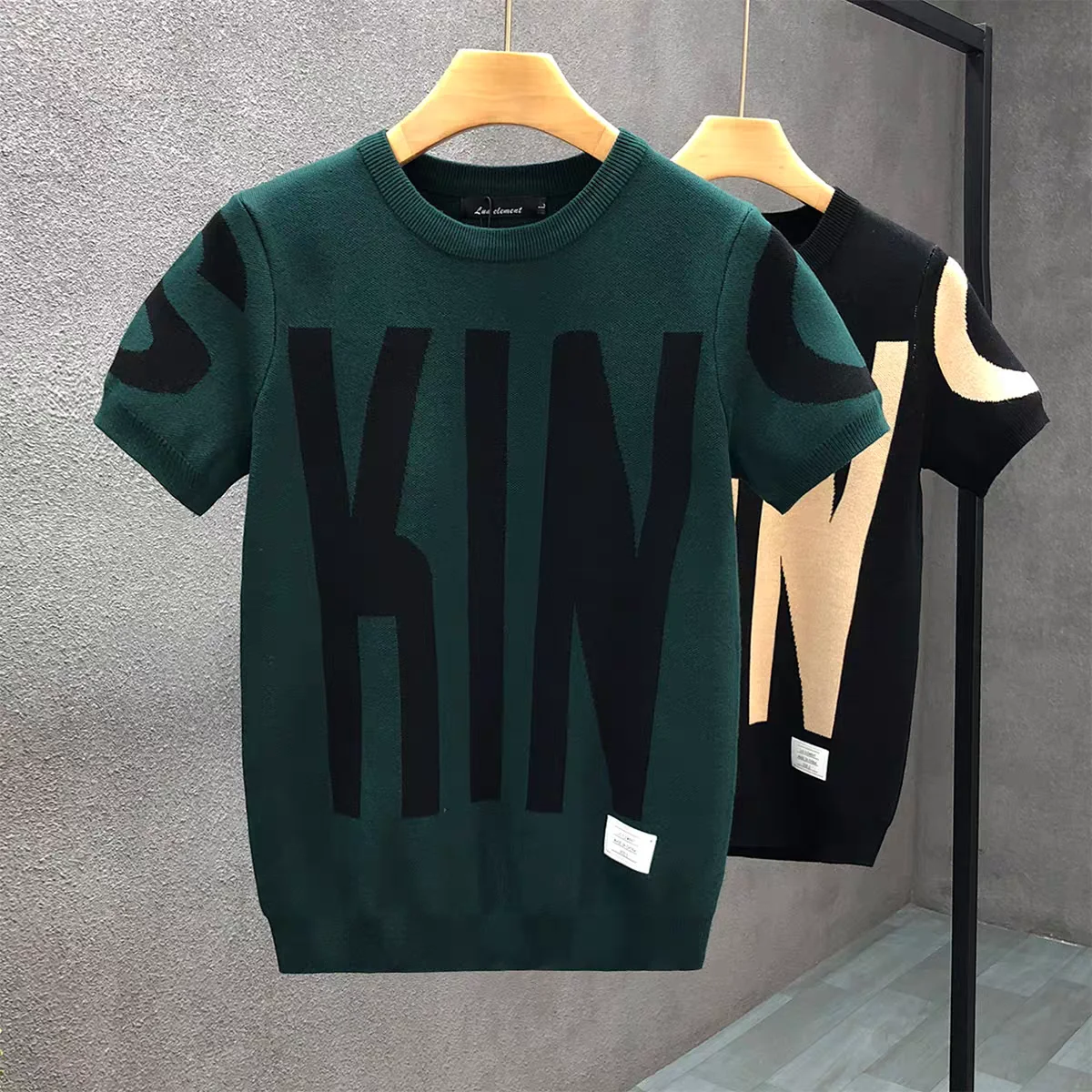 2026 Men's Round Neck Short Sleeve Knitted Sweater Thin Slim Jacquard Pullover
2026 Men's Round Neck Short Sleeve Knitted Sweater Thin Slim Jacquard Pullover