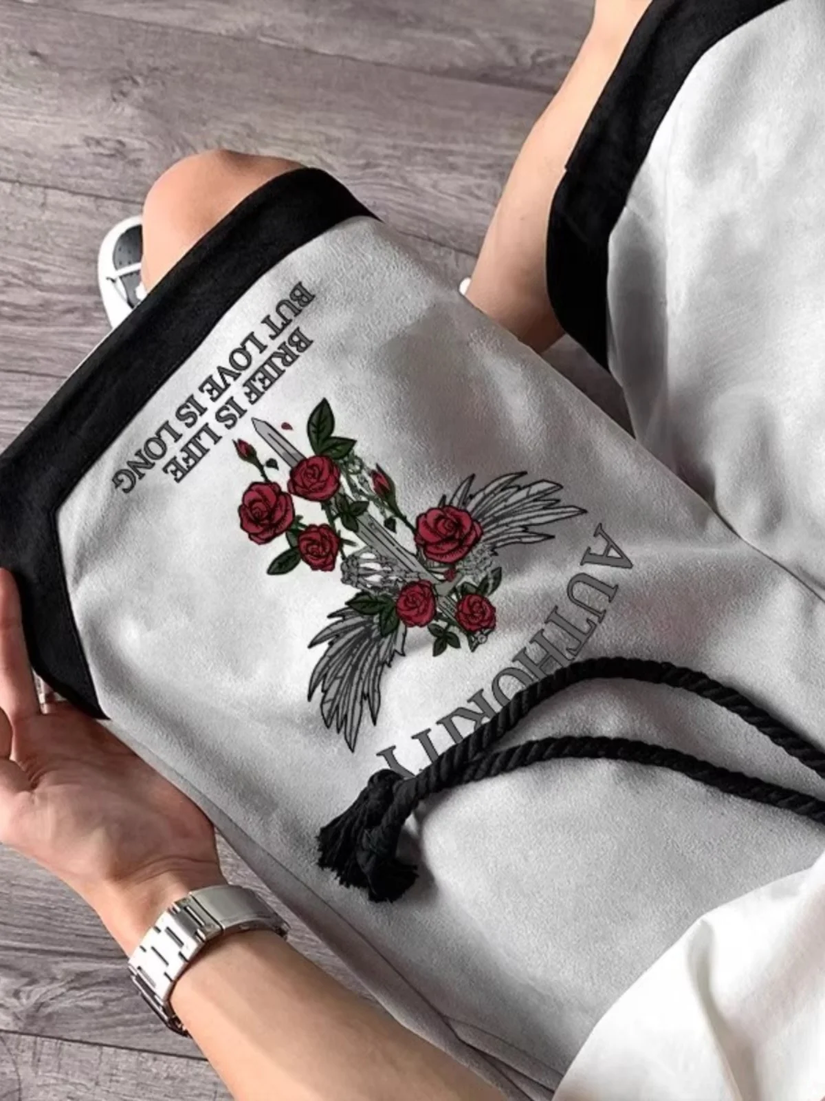 Мужские замшевые брюки больших размеров 300 Pou с героями мультфильмов, летние модные городские повседневные брюки длиной пять четвертей Spor
Мужские замшевые брюки больших размеров 300 Pou с героями мультфильмов, летние модные городские повседневные брюки длиной пять четвертей Spor