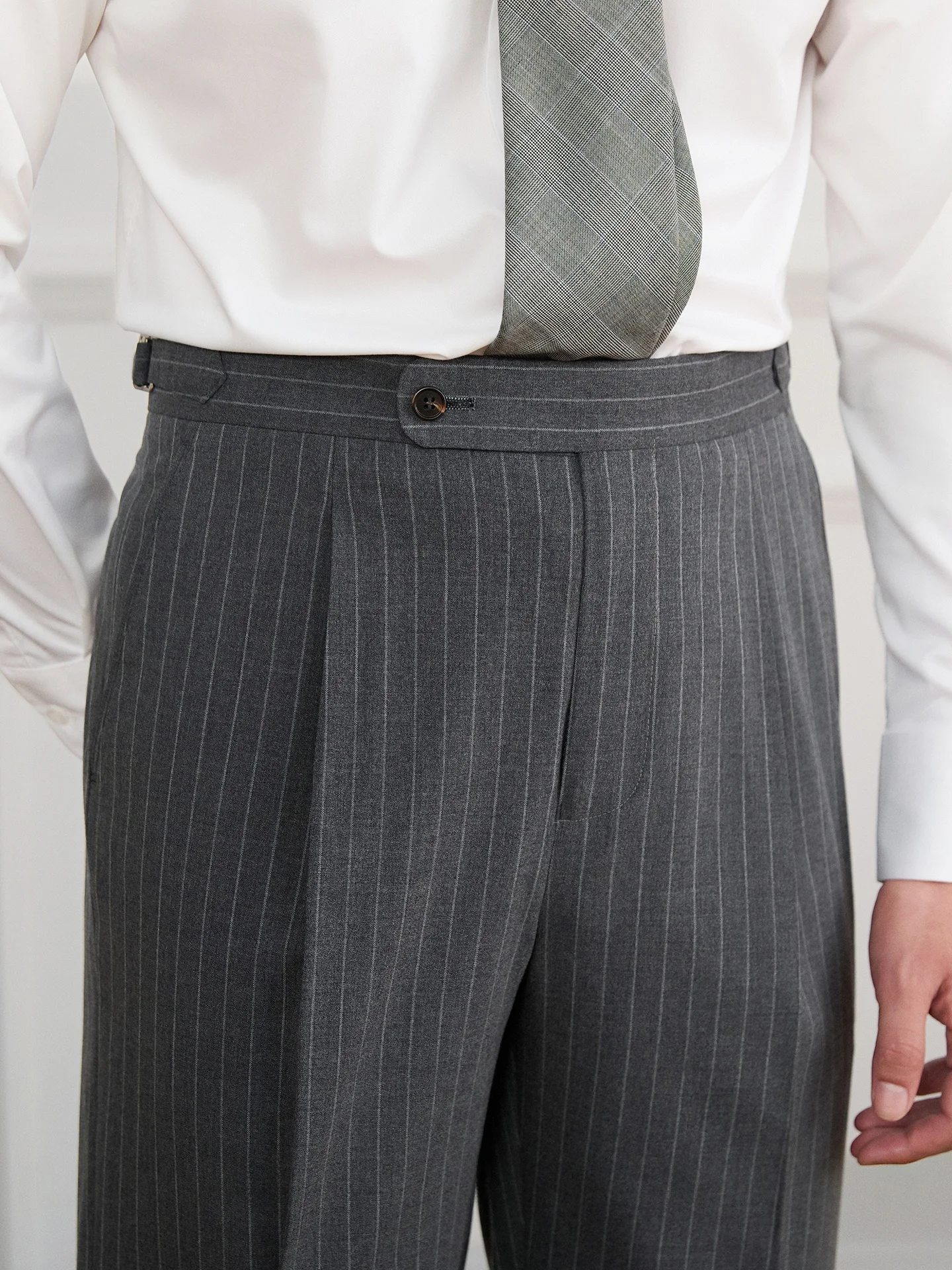 Мистер Футболка с оленем, итальянские винтажные мужские неополитанные полосатые повседневные дышащие брюки со средней высокой талией, модные прямые брюки с манжетами...
Мистер Футболка с оленем, итальянские винтажные мужские неополитанные полосатые повседневные дышащие брюки со средней высокой талией, модные прямые брюки с манжетами...