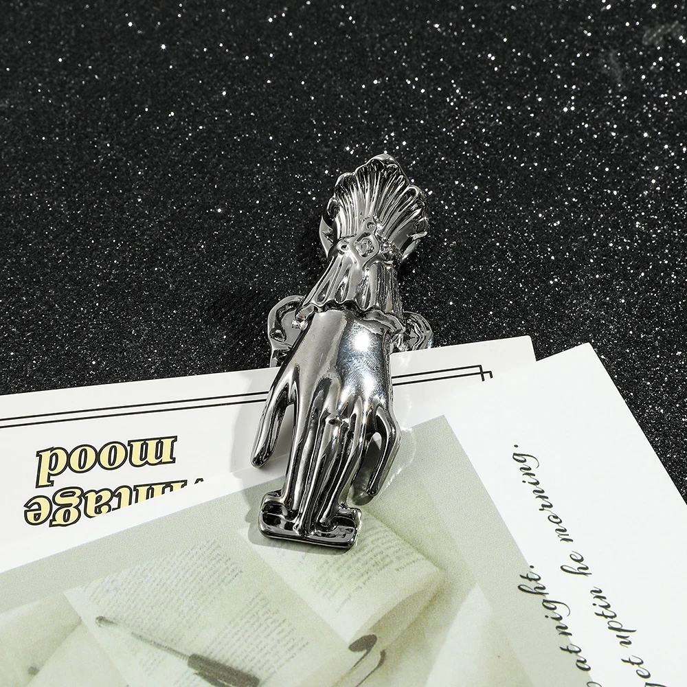 Silver Hand Shaped Metal Bookmark Holder with Personalized Page Positioning Gifts for Fiction Fans, Easter Gifts for Families
Silver Hand Shaped Metal Bookmark Holder with Personalized Page Positioning Gifts for Fiction Fans, Easter Gifts for Families