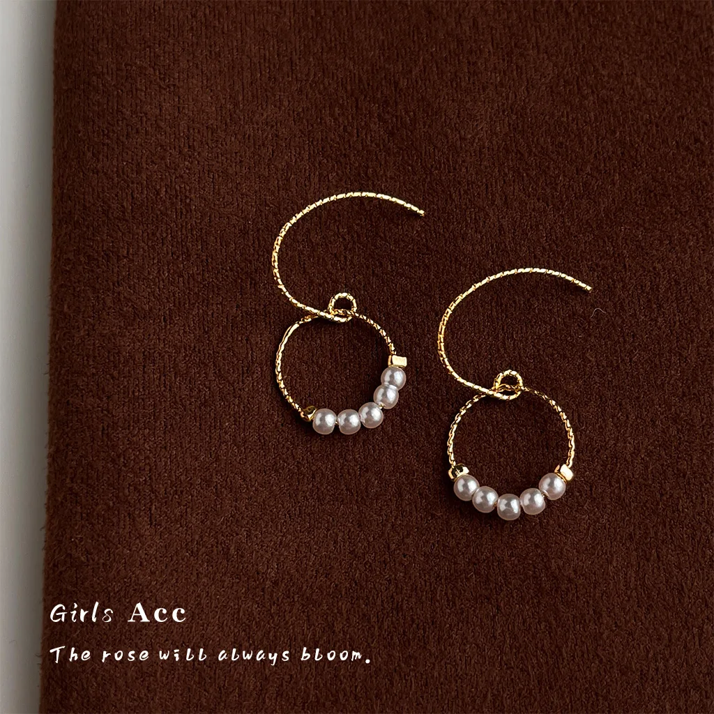 Hot Selling Minimalist Pearl Hoop Earrings Handmade French Style Korean Simple Elegant Jewelry High-end Ear Studs
Hot Selling Minimalist Pearl Hoop Earrings Handmade French Style Korean Simple Elegant Jewelry High-end Ear Studs