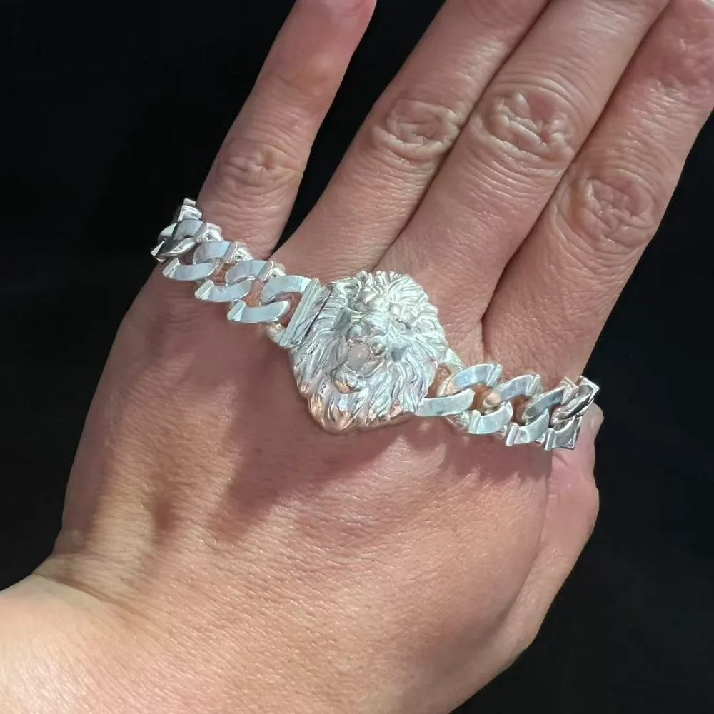 2026 New Vintage Tibetan Silver Lion Head Bracelet, Chinese Handmade Style, Personalized Couple Jewelry Gifts for Men Women
2026 New Vintage Tibetan Silver Lion Head Bracelet, Chinese Handmade Style, Personalized Couple Jewelry Gifts for Men Women