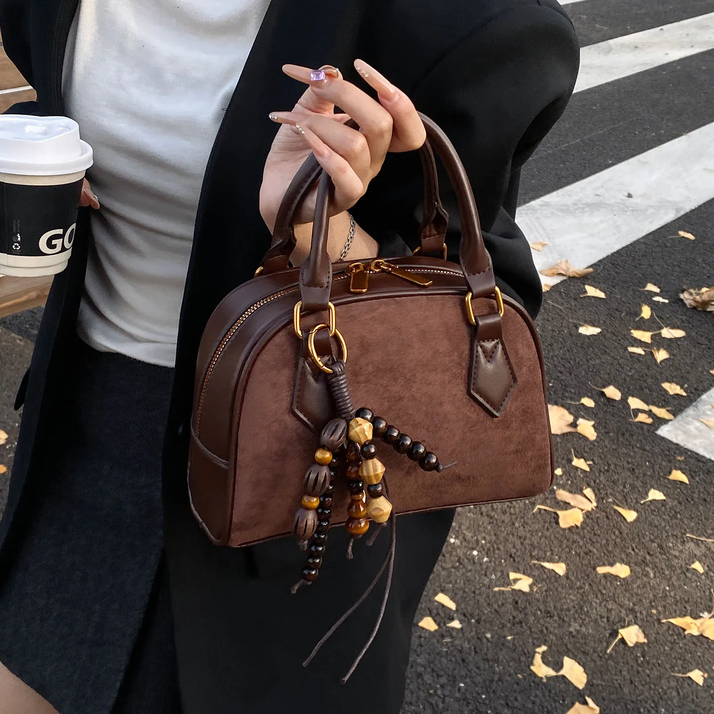 Новое поступление 202, сумки для боулинга из искусственной замши для женщин, повседневные сумки в корейском стиле в форме ракушки, бостонские сумки, модные сумки через плечо
Новое поступление 202, сумки для боулинга из искусственной замши для женщин, повседневные сумки в корейском стиле в форме ракушки, бостонские сумки, модные сумки через плечо