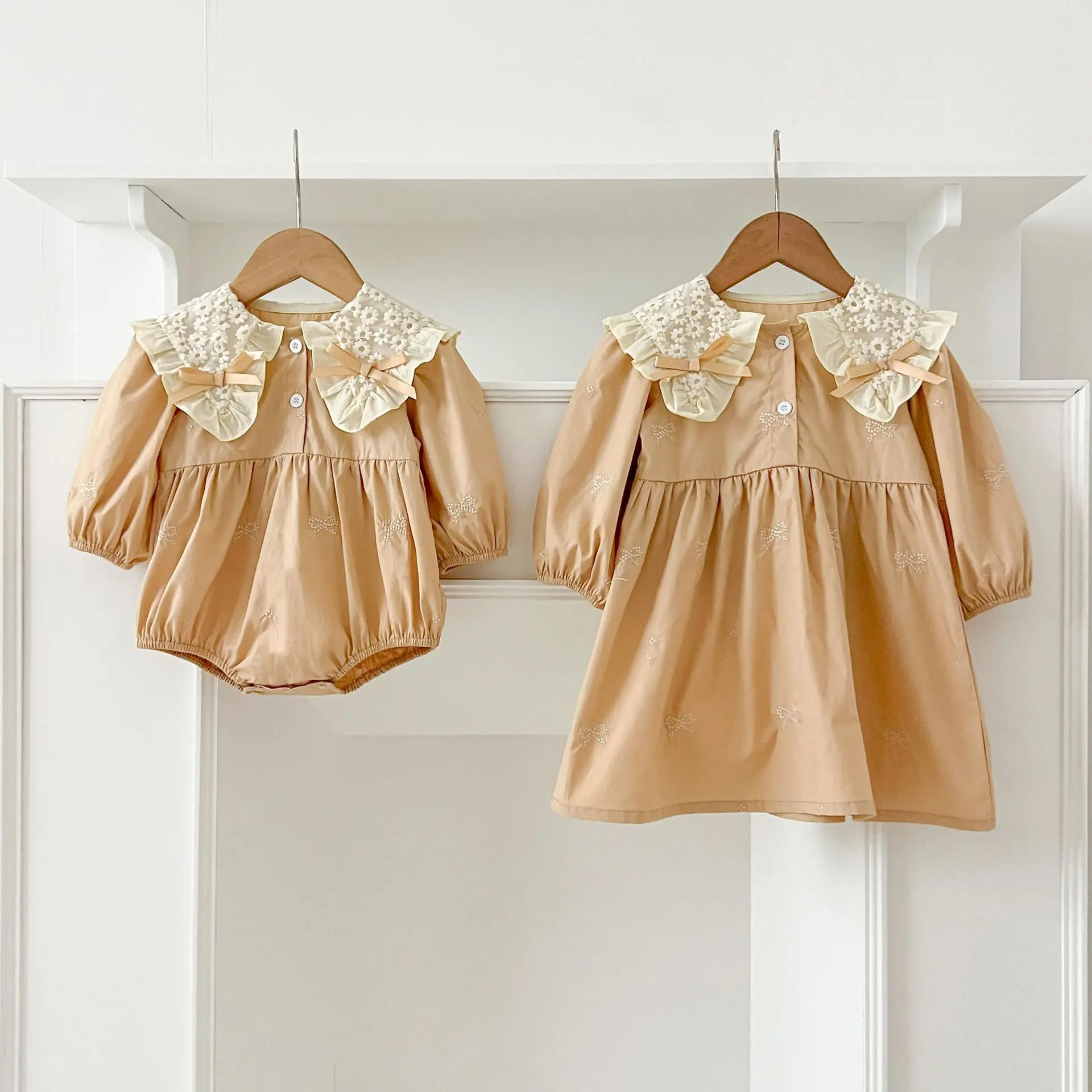 2025 Autumn Girls Matching Dresses Long Sleeve Bodysuit with Bow Embroidery Princess Dress + Romper for Baby Toddler Twin Outfit
2025 Autumn Girls Matching Dresses Long Sleeve Bodysuit with Bow Embroidery Princess Dress + Romper for Baby Toddler Twin Outfit
