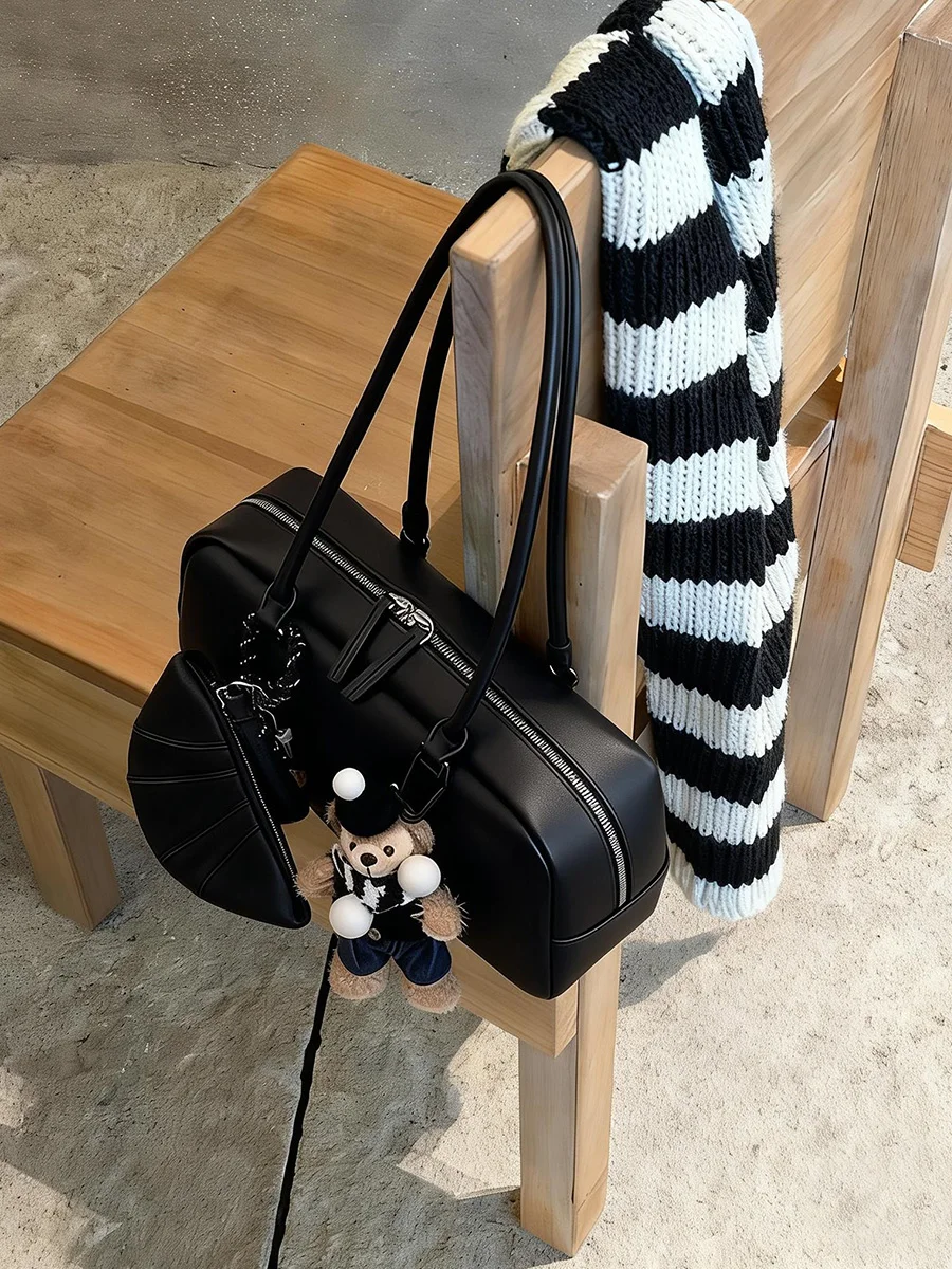 Black Luxury Work Bag Ladies 2026 New Style Single Shoulder French Bread Bag Small Handbag Fashionable And Elegant
Black Luxury Work Bag Ladies 2026 New Style Single Shoulder French Bread Bag Small Handbag Fashionable And Elegant