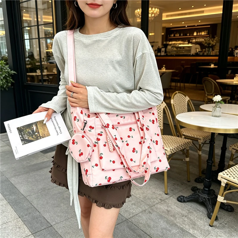 Fashionable and fresh cherry print tote bag, new spring/summer season large-capacity stylish shoulder bag for women
Fashionable and fresh cherry print tote bag, new spring/summer season large-capacity stylish shoulder bag for women