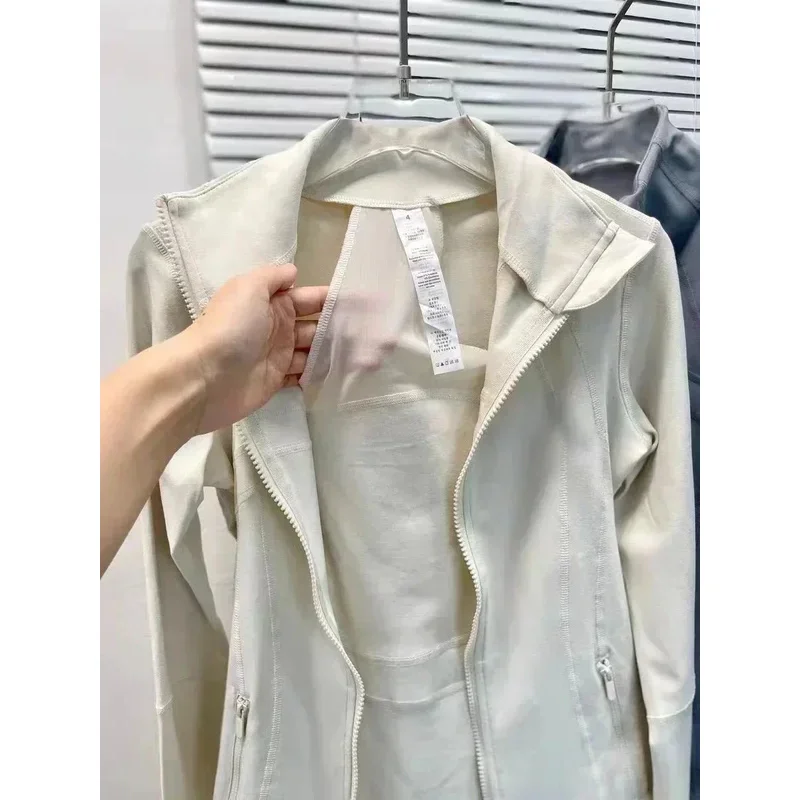 New Patter Defines Women Sport Jacket Tight-fitting Thin Sportswear Coat Training Running Gym Yoga Solid Color Cardigan Jackets
New Patter Defines Women Sport Jacket Tight-fitting Thin Sportswear Coat Training Running Gym Yoga Solid Color Cardigan Jackets