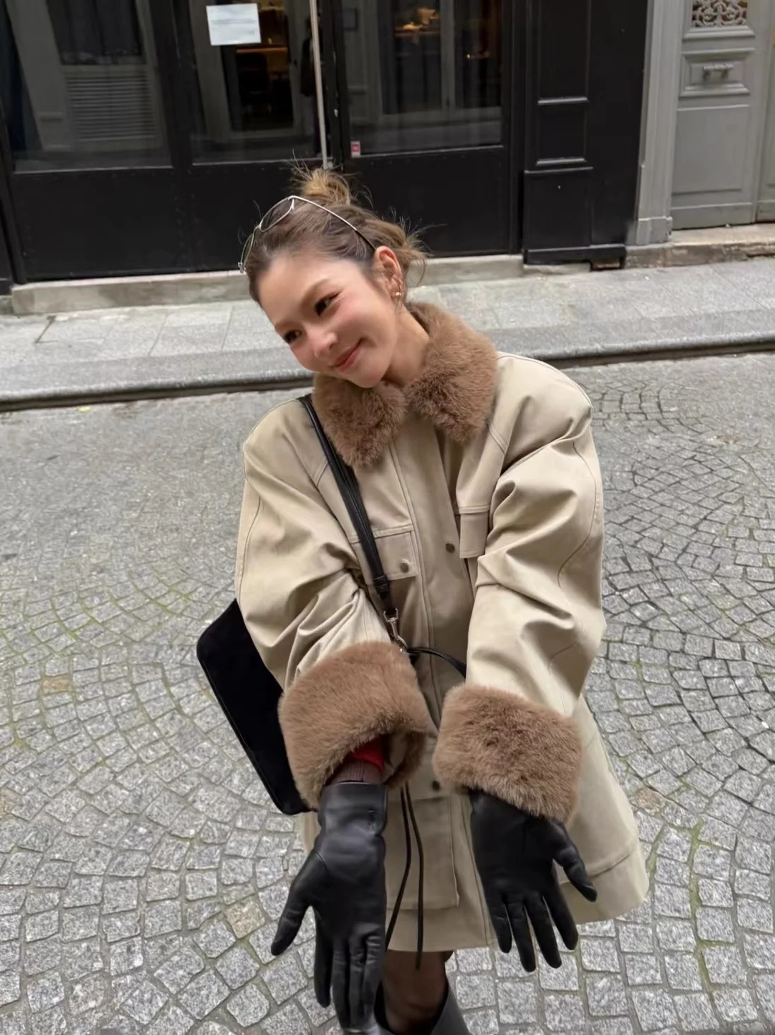 Hoskelsa Faux Fur Collar Patchwork Multi-Pocket Waist-Cinching Workwear Style Jacket Coat Mid-Length Autumn Winter Outerwear
Hoskelsa Faux Fur Collar Patchwork Multi-Pocket Waist-Cinching Workwear Style Jacket Coat Mid-Length Autumn Winter Outerwear