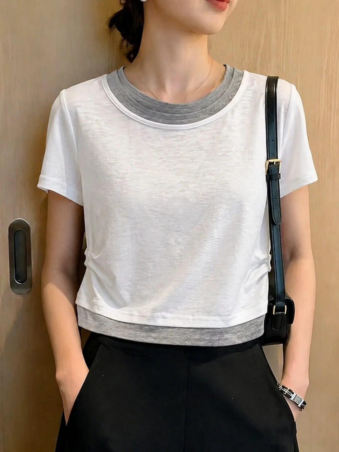 Korean Style Commute Fake Two-Piece Short Sleeve T-Shirt round Neck Color Block Design Slimming Top for Women
Korean Style Commute Fake Two-Piece Short Sleeve T-Shirt round Neck Color Block Design Slimming Top for Women