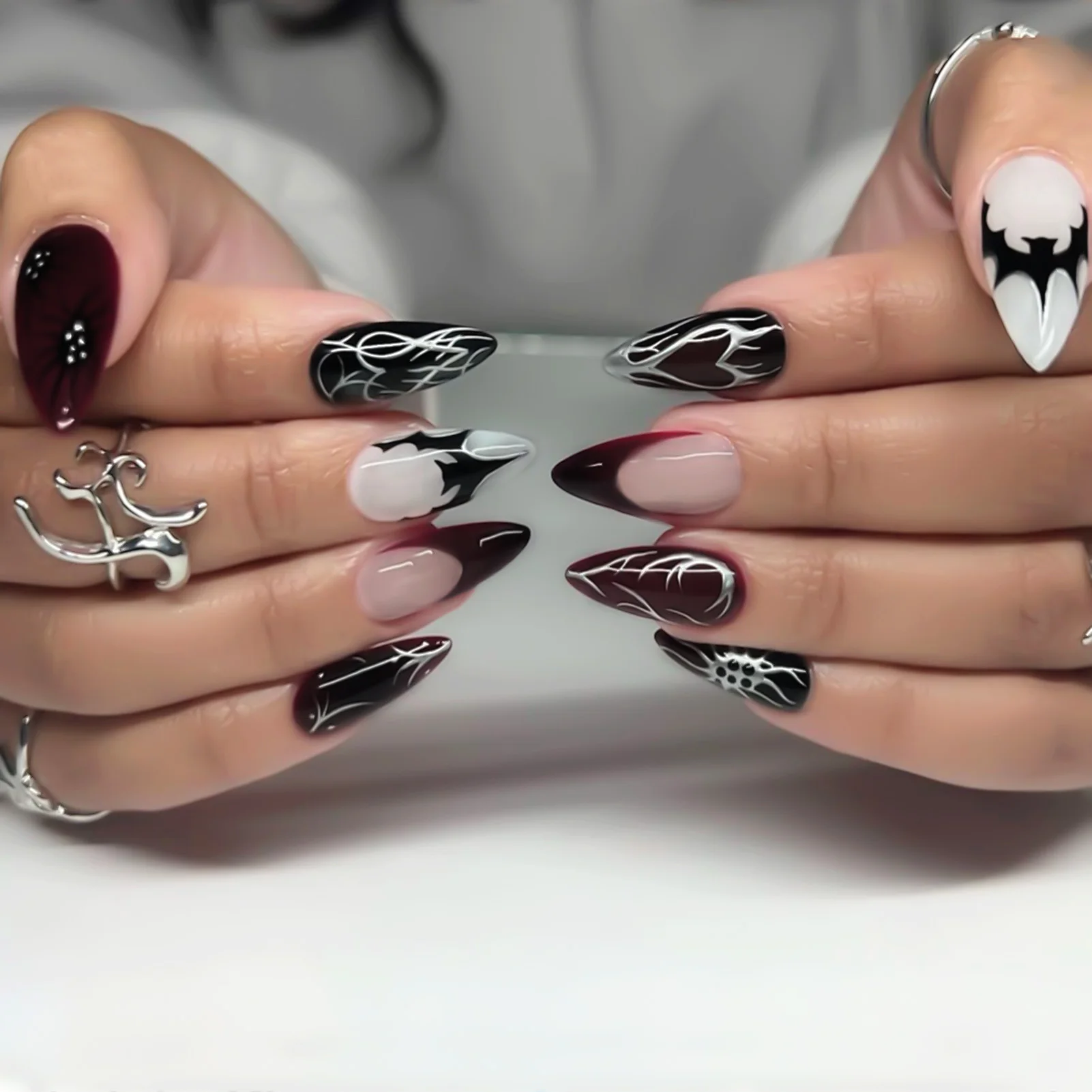 24pcs Y2k Punk Style False Nail Gradient Black Red Frech Halloween Press On Nails Bat Spider Pattern Printed Fake Nail Patches
24pcs Y2k Punk Style False Nail Gradient Black Red Frech Halloween Press On Nails Bat Spider Pattern Printed Fake Nail Patches