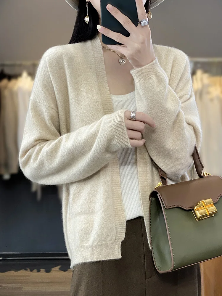 Women's Wool Knitted Cardigan ort Svel V-ne Spring Autumn Faionable Versatile Loose Fit Long Sve Top
Women's Wool Knitted Cardigan ort Svel V-ne Spring Autumn Faionable Versatile Loose Fit Long Sve Top