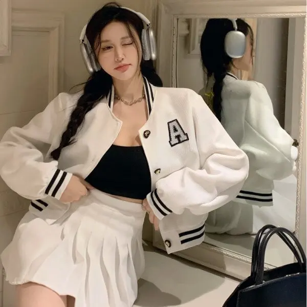Fashionable Casual Sporty Baseball Jacket with Embroidered Letters Straight Cut Long Sleeve Short Coat Quality Polyester Fiber
Fashionable Casual Sporty Baseball Jacket with Embroidered Letters Straight Cut Long Sleeve Short Coat Quality Polyester Fiber