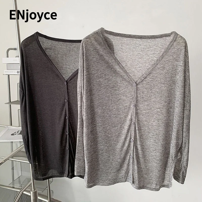 2024 Summer Women Korean Style Lazy and Minimalist Cool T-shirts Cardigan Tee Long Sleeve Top Sun Protection Streetwear
2024 Summer Women Korean Style Lazy and Minimalist Cool T-shirts Cardigan Tee Long Sleeve Top Sun Protection Streetwear