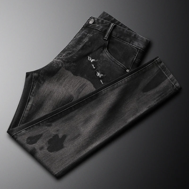 High end embroidered printed jeans for men in autumn, personalized color blocking trend, slim fit, small straight leg pants
High end embroidered printed jeans for men in autumn, personalized color blocking trend, slim fit, small straight leg pants