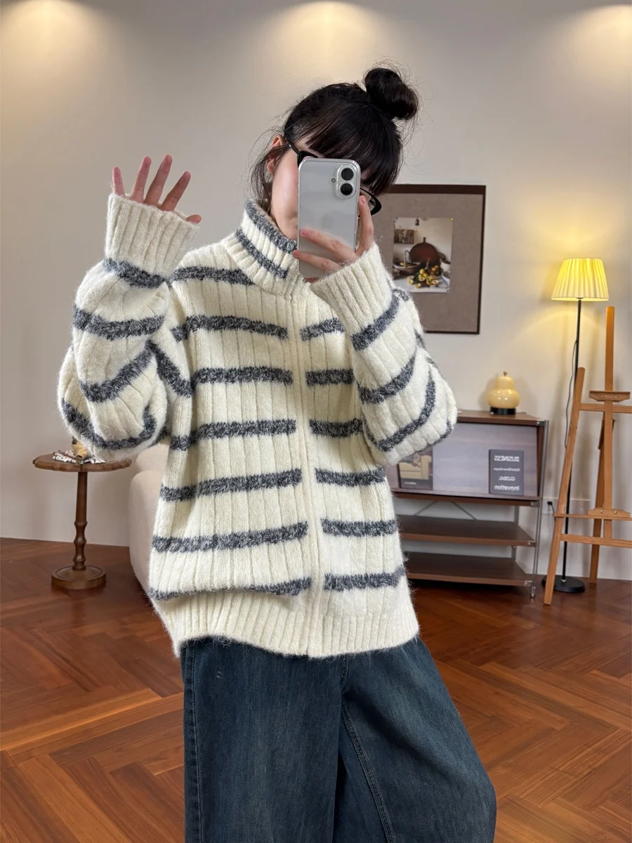 Retro Lazy Striped Knitwear Coat Women's Korean Sle Autumn Winter New All-Match Stand Collar Zipper Open Cardigan Trendy
Retro Lazy Striped Knitwear Coat Women's Korean Sle Autumn Winter New All-Match Stand Collar Zipper Open Cardigan Trendy