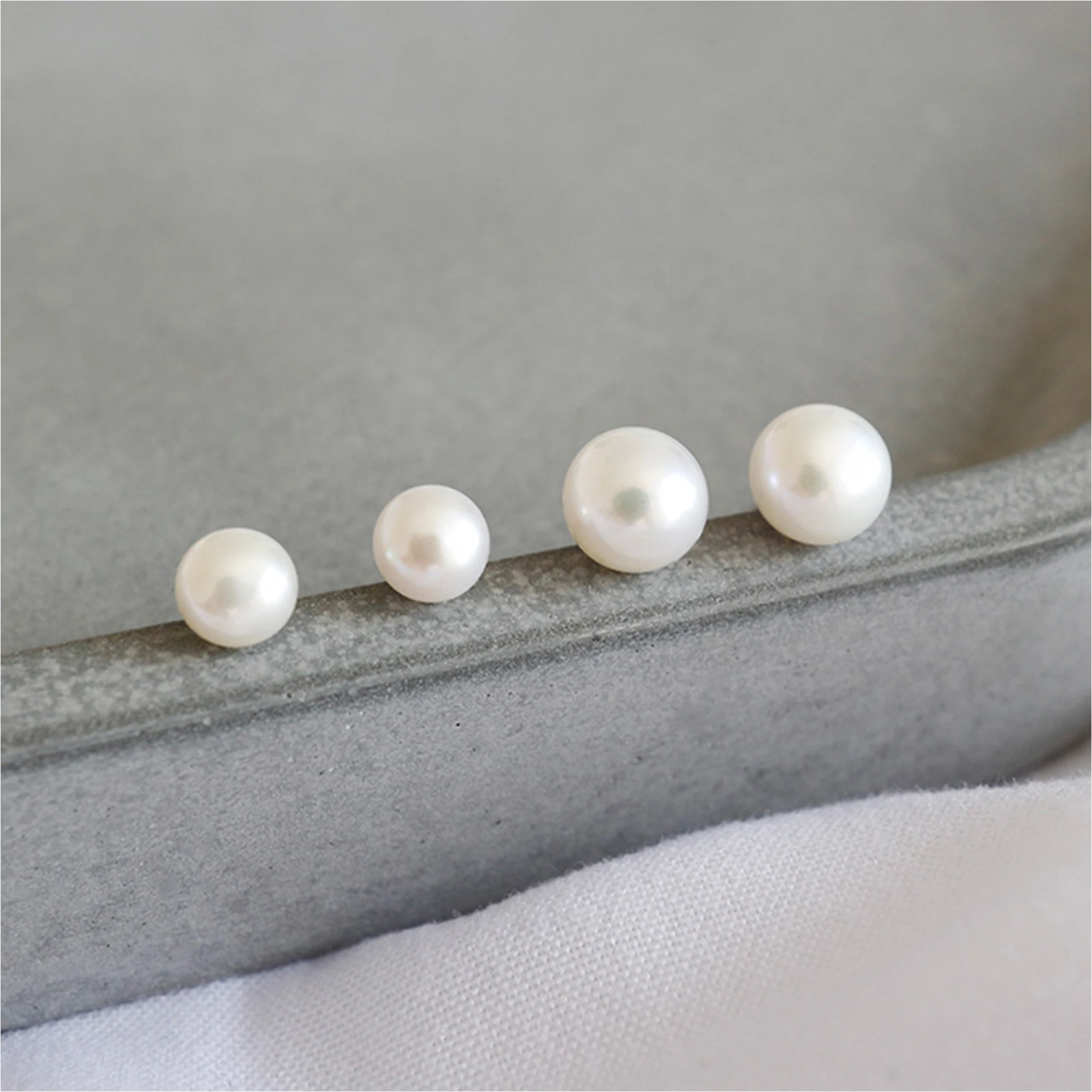 Korean version of minimalist silver jewelry, niche and versatile, natural freshwater pearls S925 pure silver earrings for women
Korean version of minimalist silver jewelry, niche and versatile, natural freshwater pearls S925 pure silver earrings for women