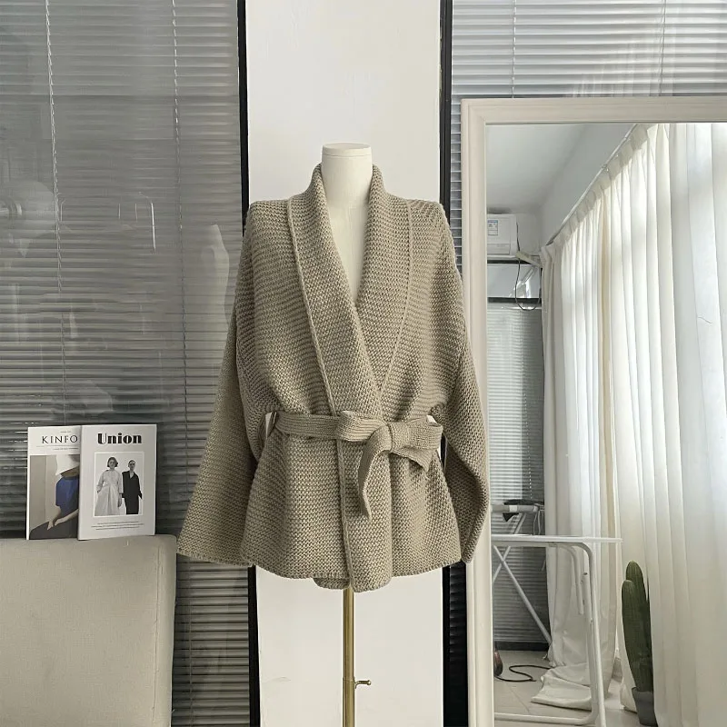 Winter Lazy Lace-up Sweater Women's V-neck Loose Fashion Temperament Cardigan Sweater Comfortable Casual Knitted Tops
Winter Lazy Lace-up Sweater Women's V-neck Loose Fashion Temperament Cardigan Sweater Comfortable Casual Knitted Tops