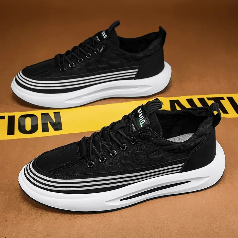 Men's sports and leisure shoes, black leather, autumn fashion, outdoor comfort, thick soled tennis
Men's sports and leisure shoes, black leather, autumn fashion, outdoor comfort, thick soled tennis